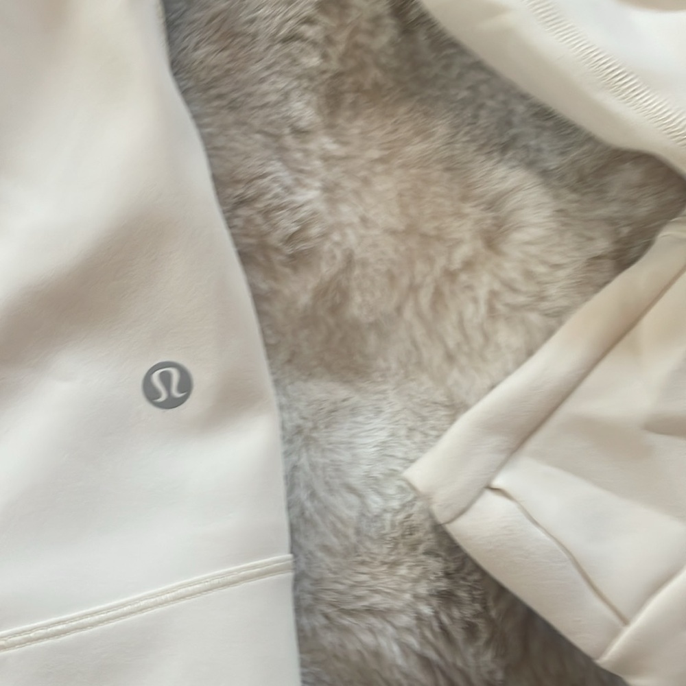 Lululemon - Picture 3 of 3